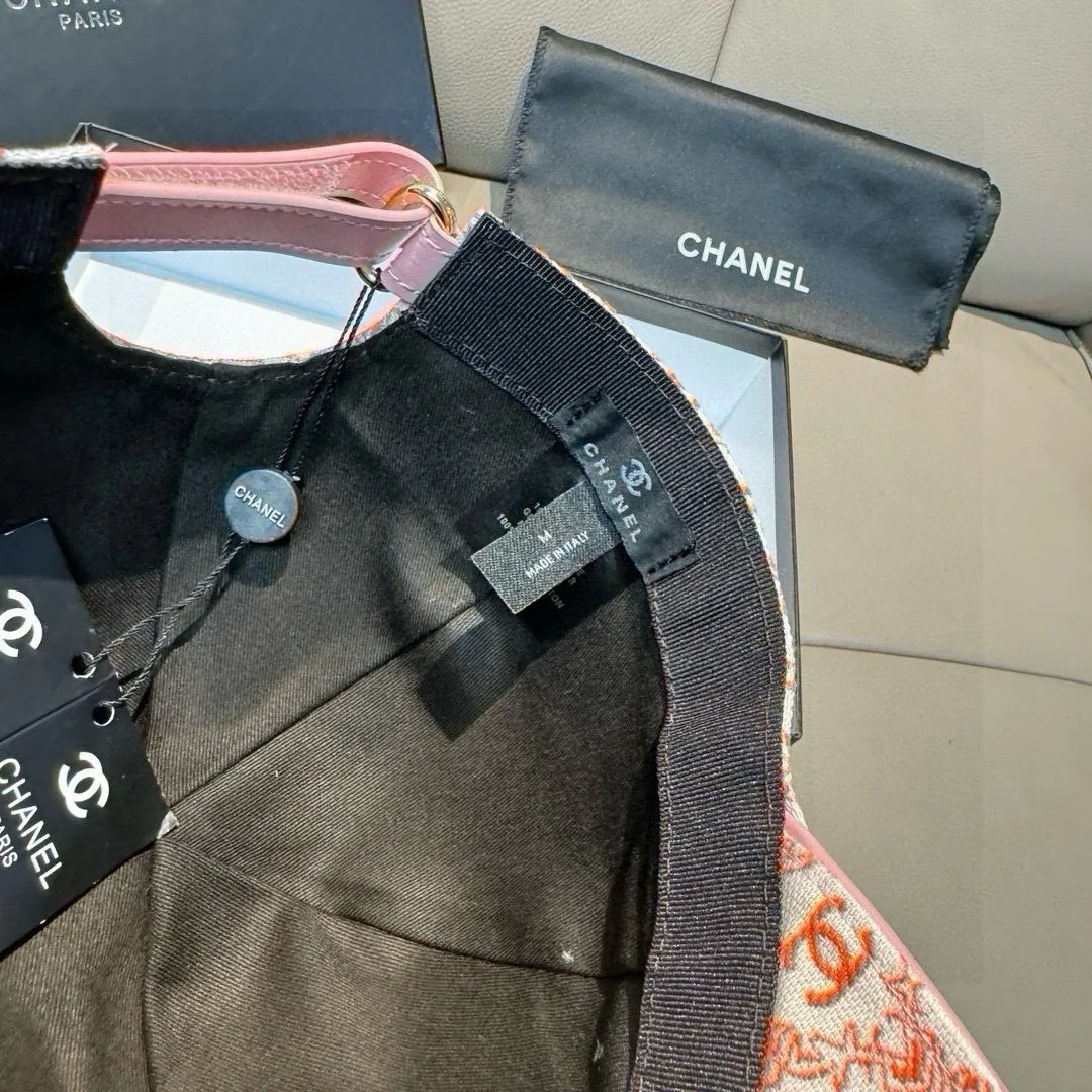 Hats CHANEL 18105235