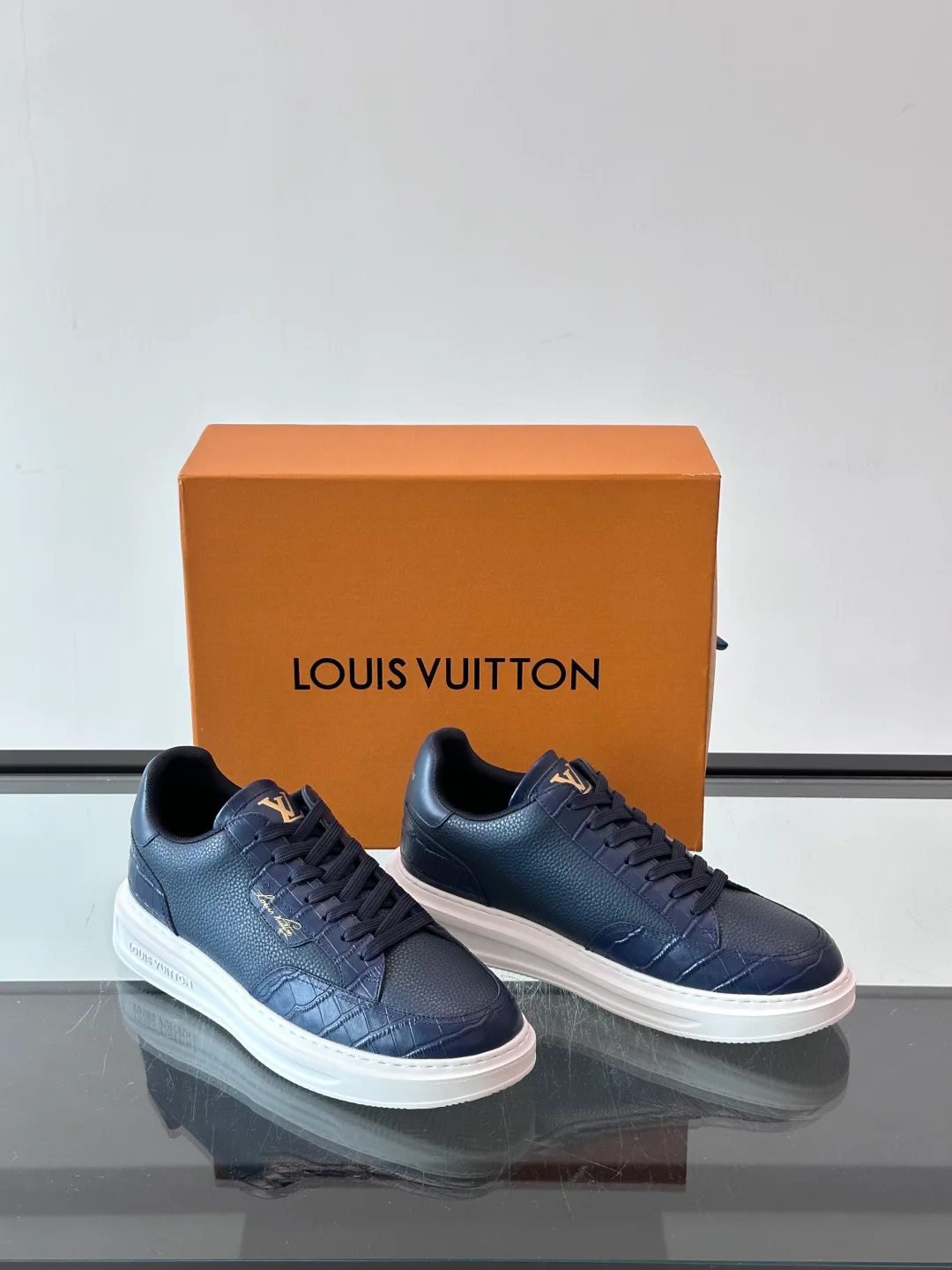 Women's Sneakers LOUIS VUITTON 18400577