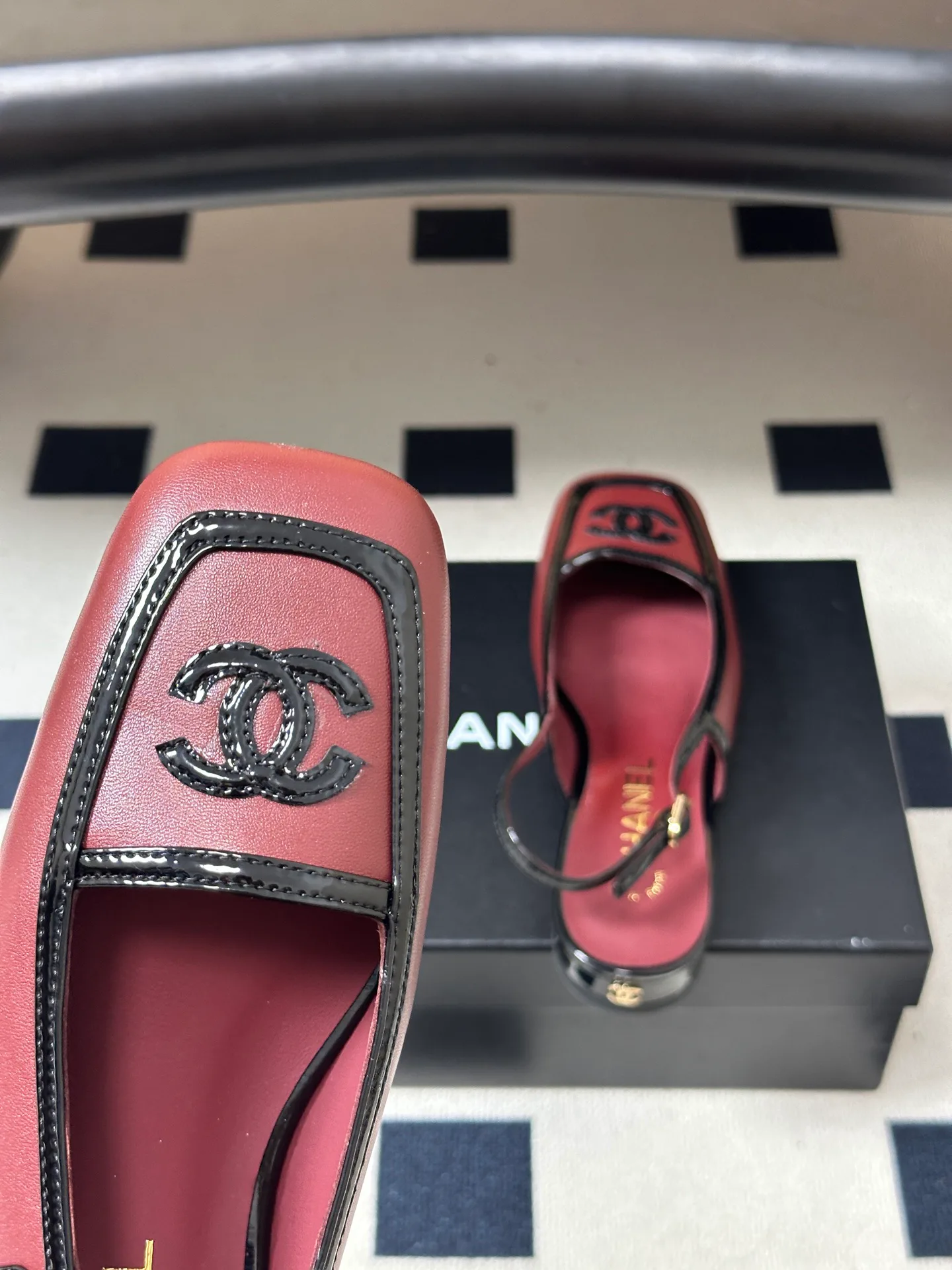 Women's Open-Toe Sandals CHANEL 18041939