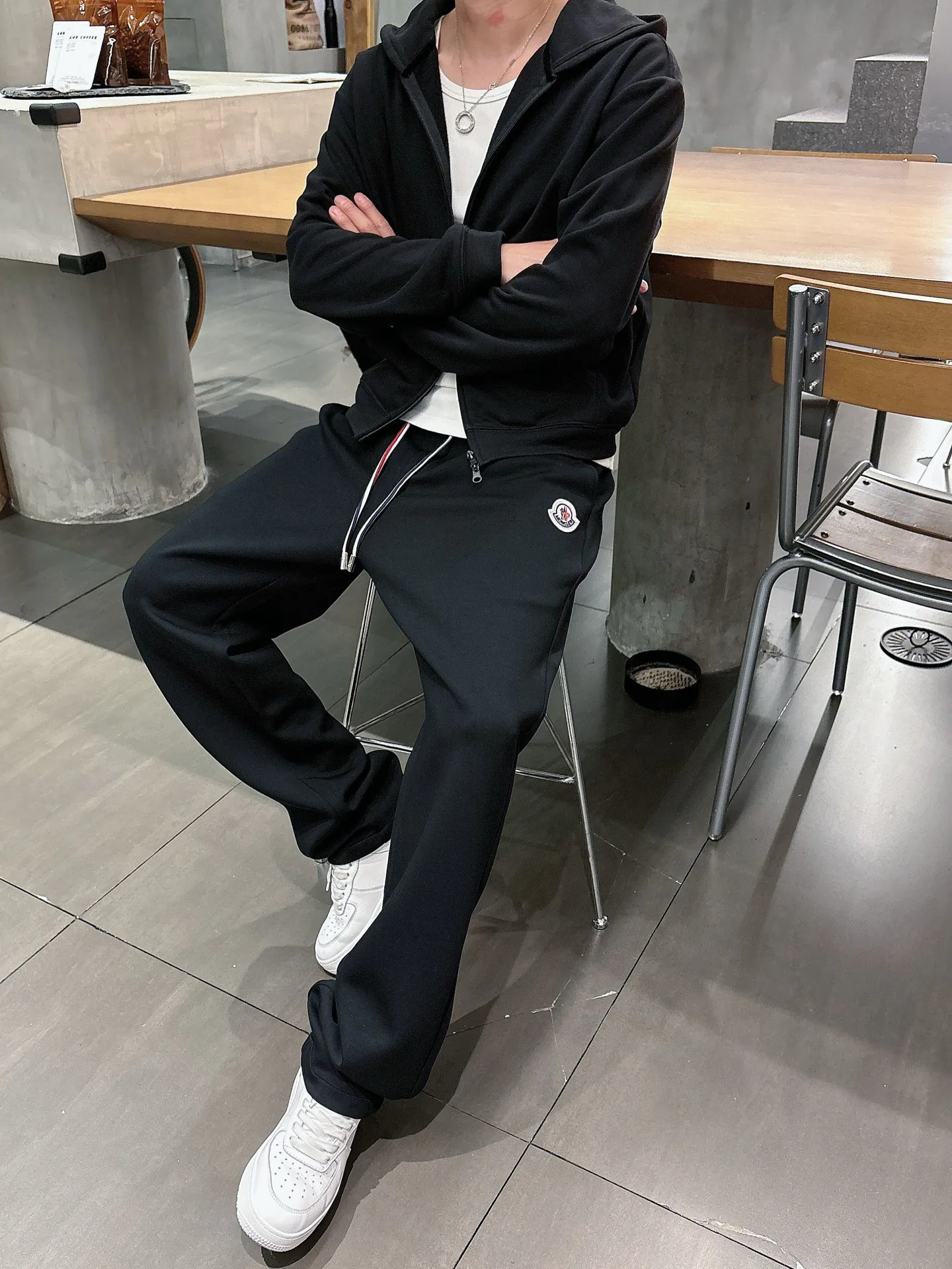 Брюки Мужские Moncler 18596840