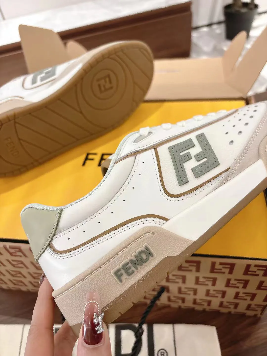 Women's Sneakers FENDI 18219519