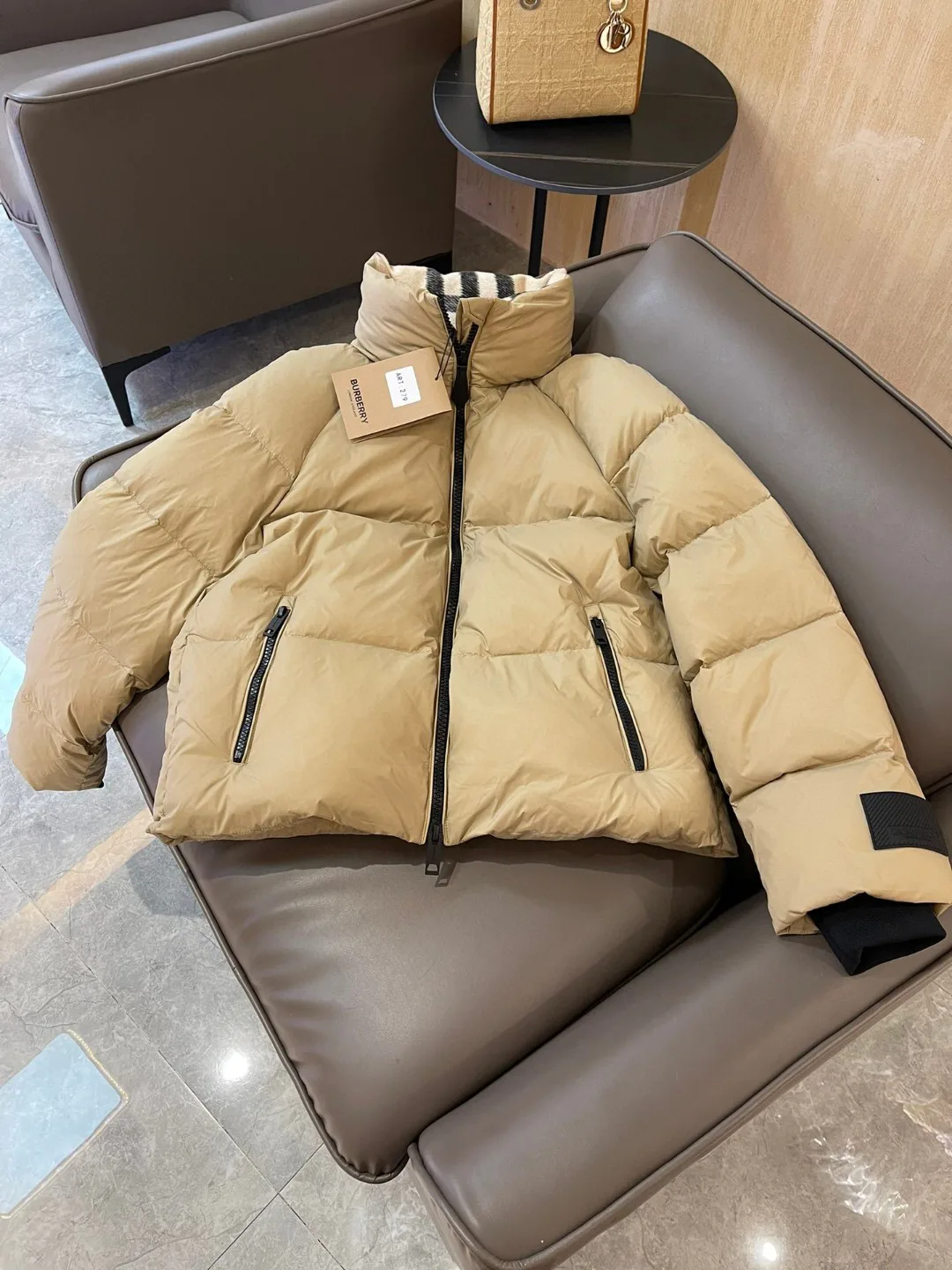 Women's Jackets And Down Jackets BURBERRY 17819234