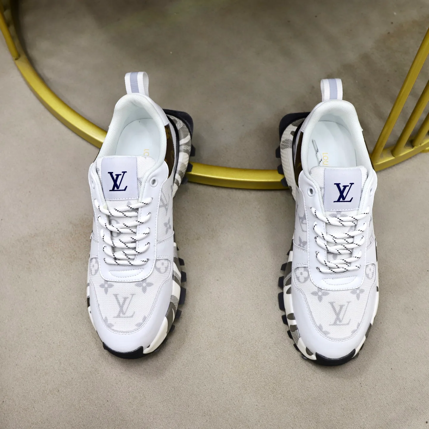 Men's Sneakers LOUIS VUITTON 18516257
