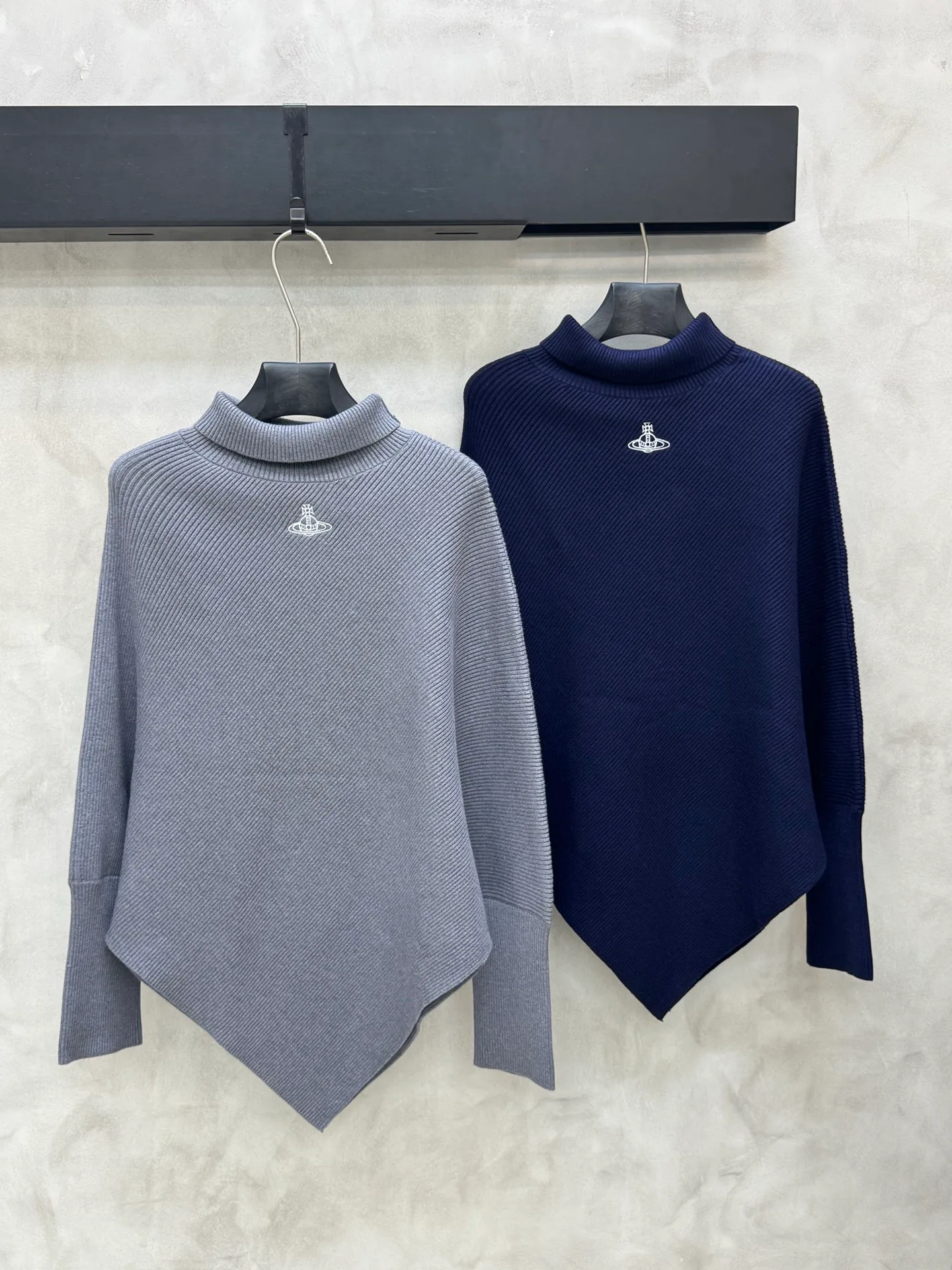 Women's Jumpers And Sweaters VIVIENNE WESTWOOD 18028221