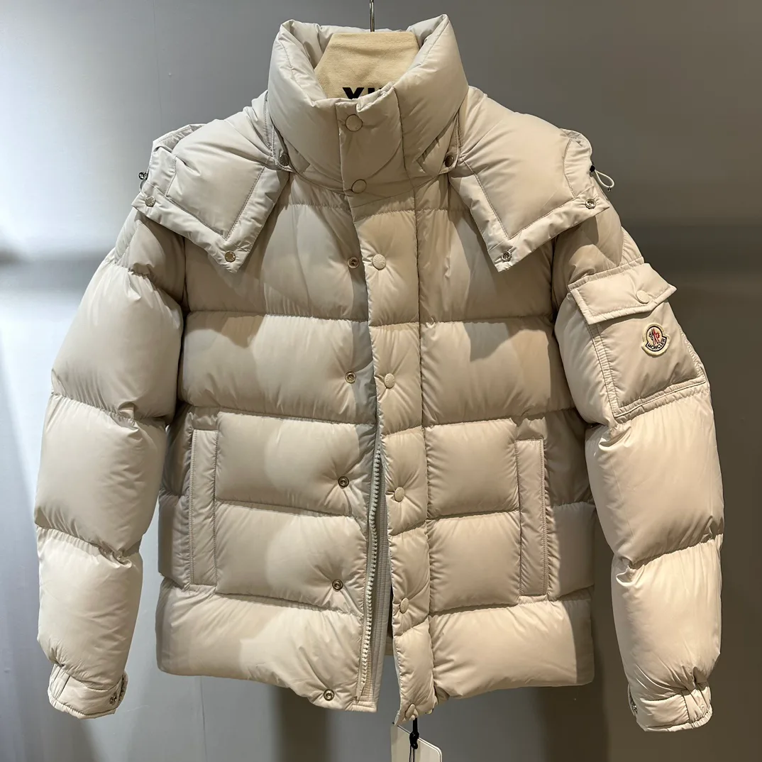 Women's Jackets And Down Jackets MONCLER 18134107