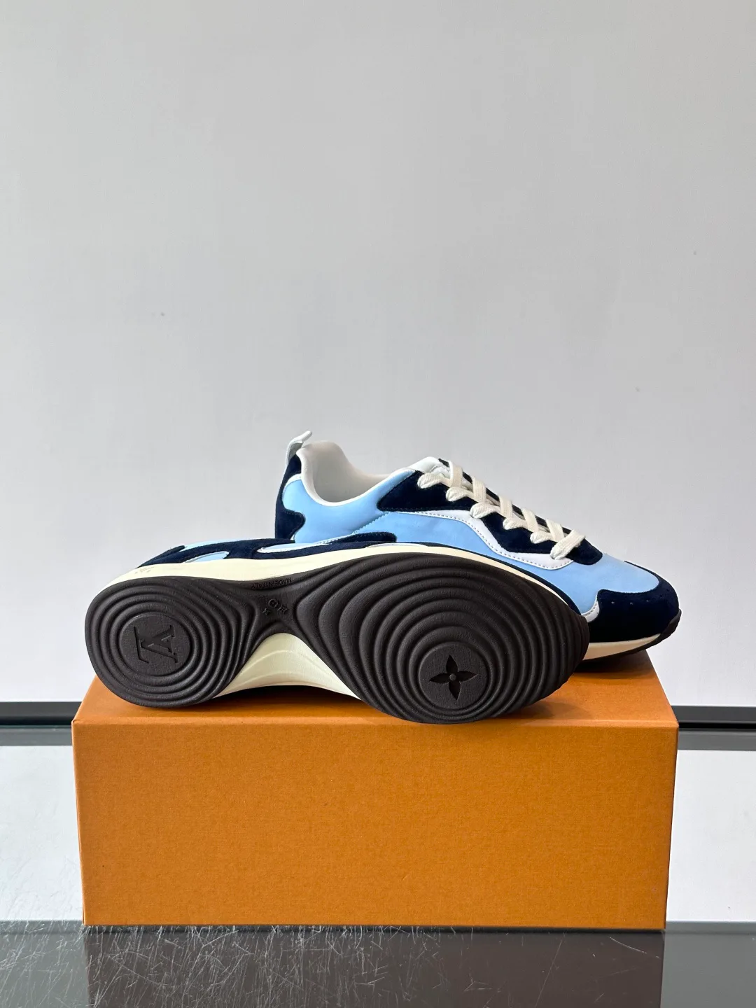 Men's Sneakers LOUIS VUITTON 17869453