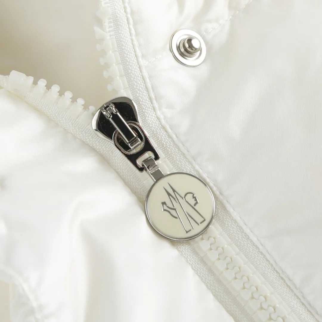 Women's Jackets And Down Jackets MONCLER 18022455