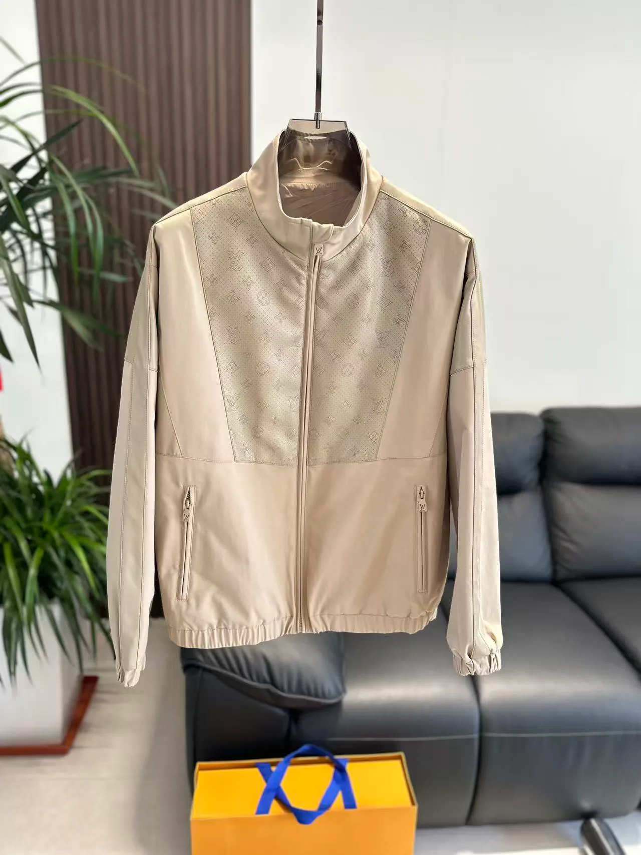 Men's Jackets And Down Jackets LOUIS VUITTON 18140227