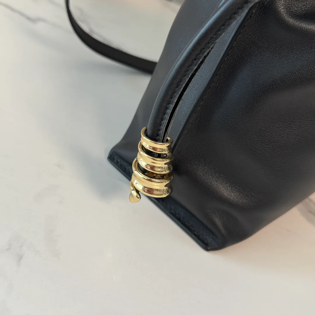 Women's Classic Handbags LOEWE 17937933