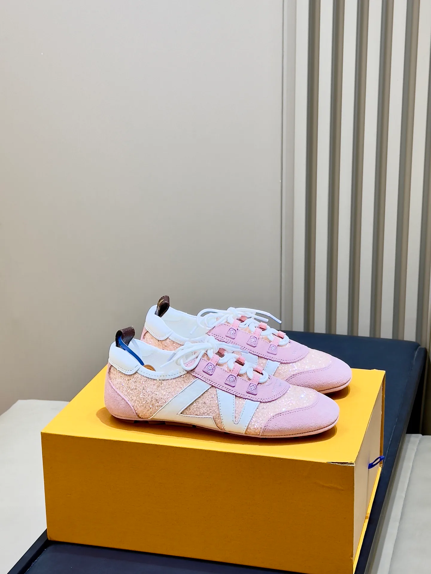 Women's Sneakers LOUIS VUITTON 17480200