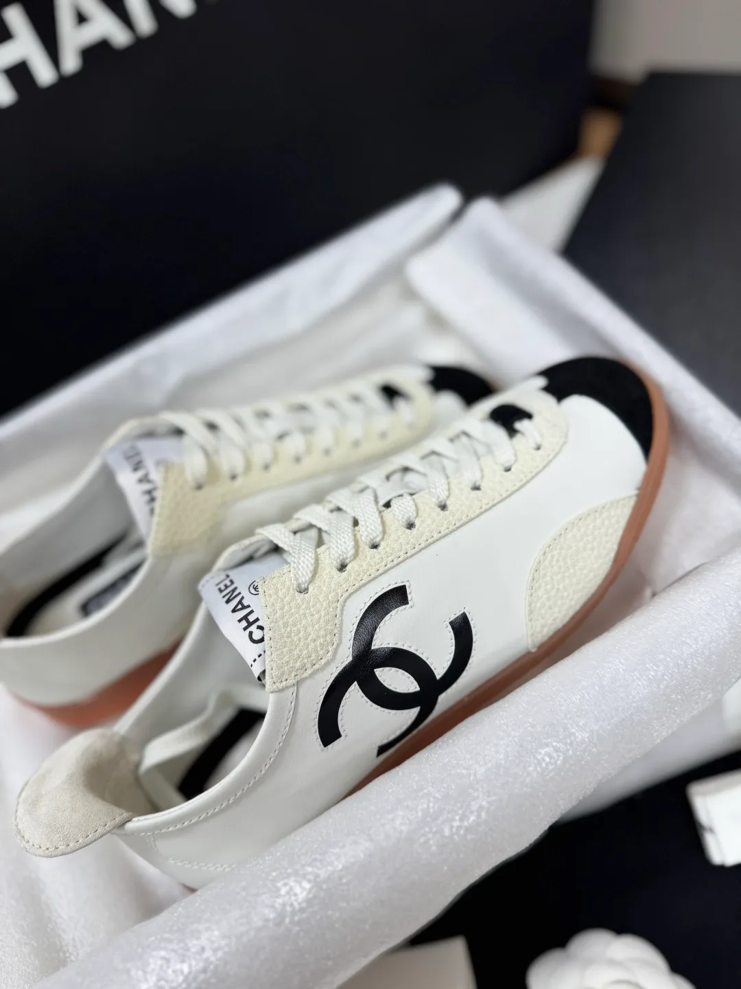 Women's Sneakers CHANEL 18223889