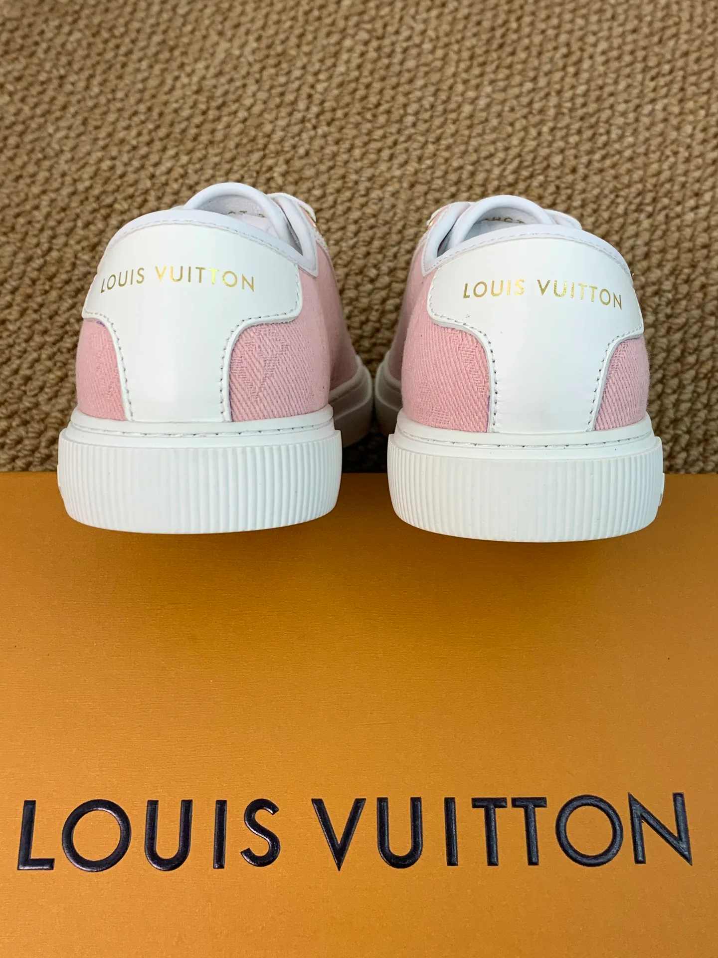 Women's Sneakers LOUIS VUITTON 17545206