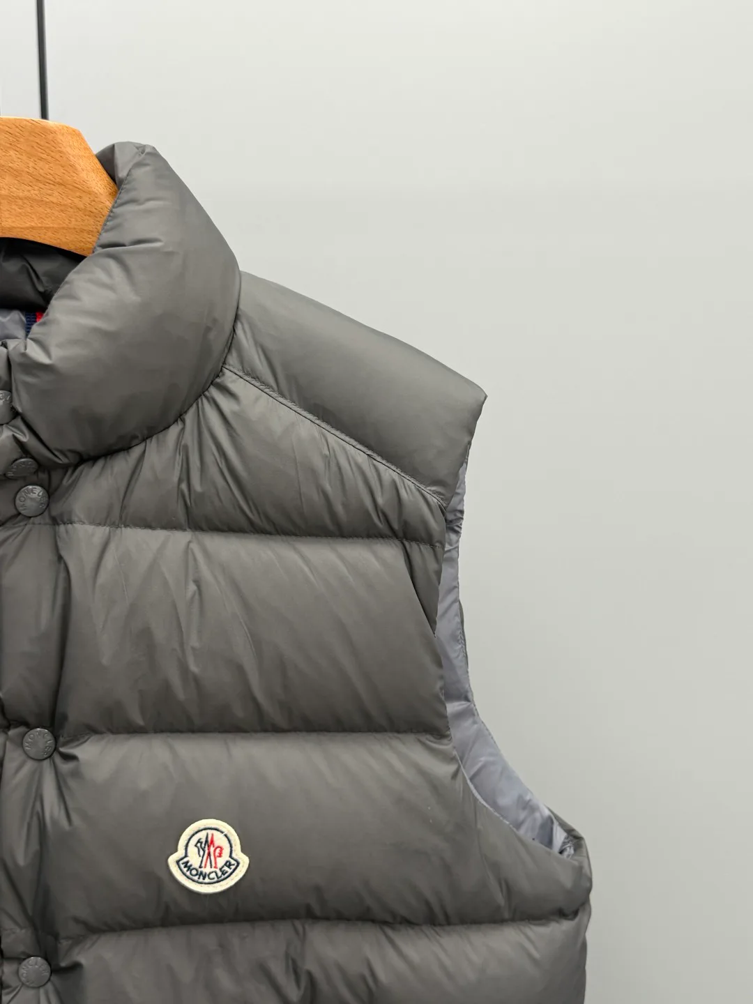 Жилеты Мужские Moncler 18684551