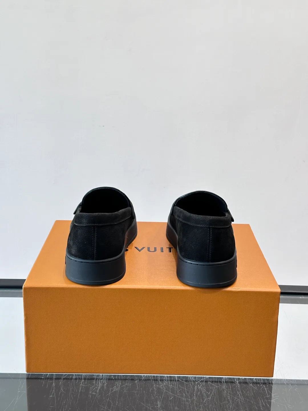 Men's Loafers And Dress Shoes LOUIS VUITTON 17411068