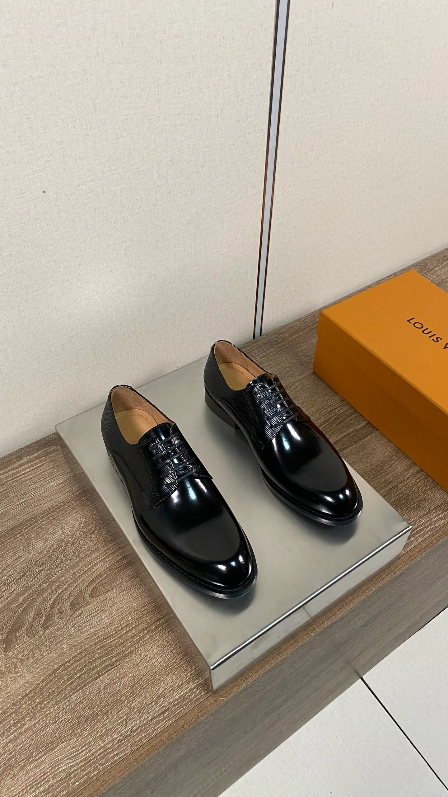 Men's Loafers And Dress Shoes LOUIS VUITTON 18078681