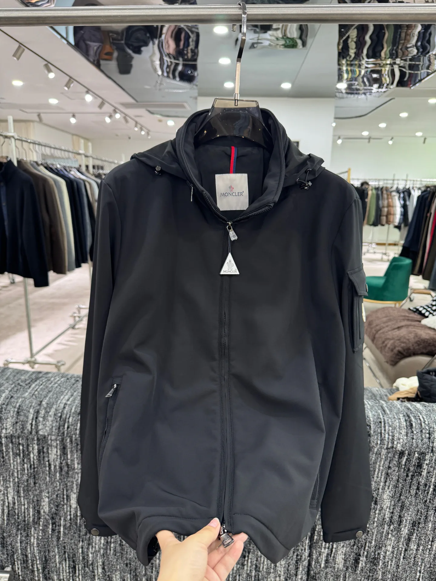 Men's Jackets And Down Jackets MONCLER 18084206