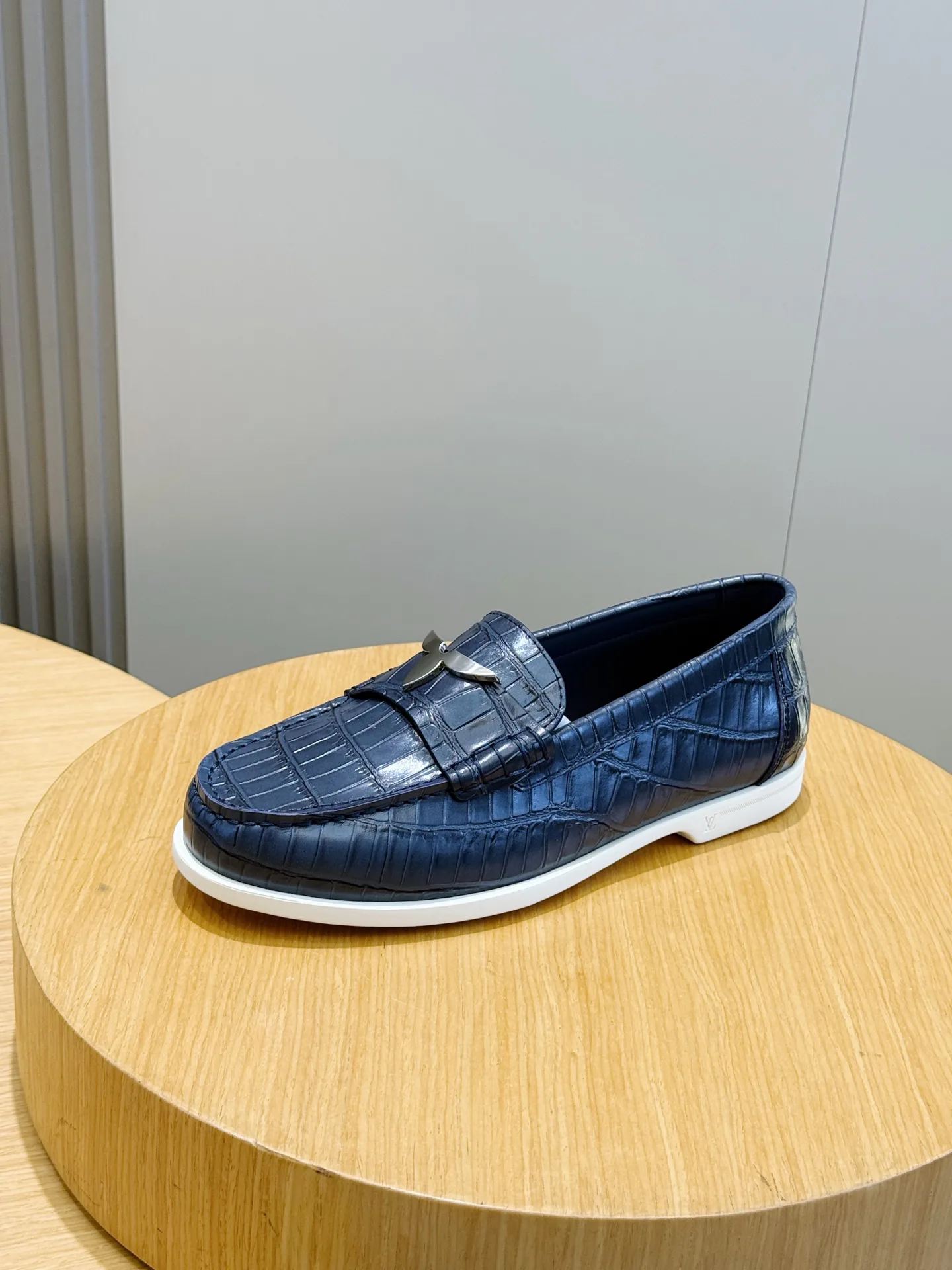 Women's Loafers And Moccasins LOUIS VUITTON 17914083