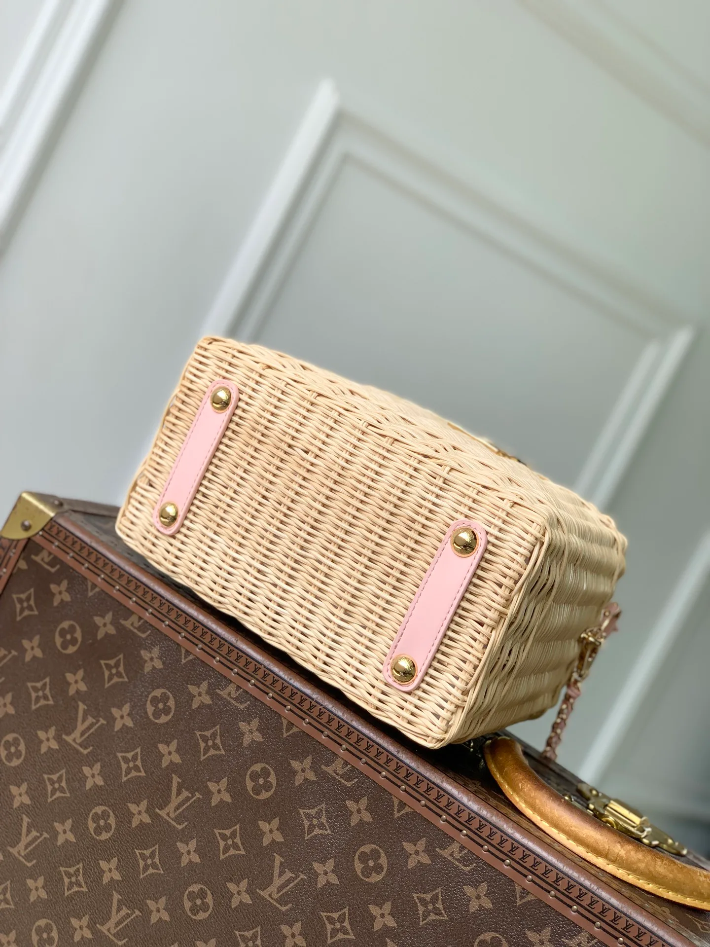 Women's Classic Handbags LOUIS VUITTON 18147579