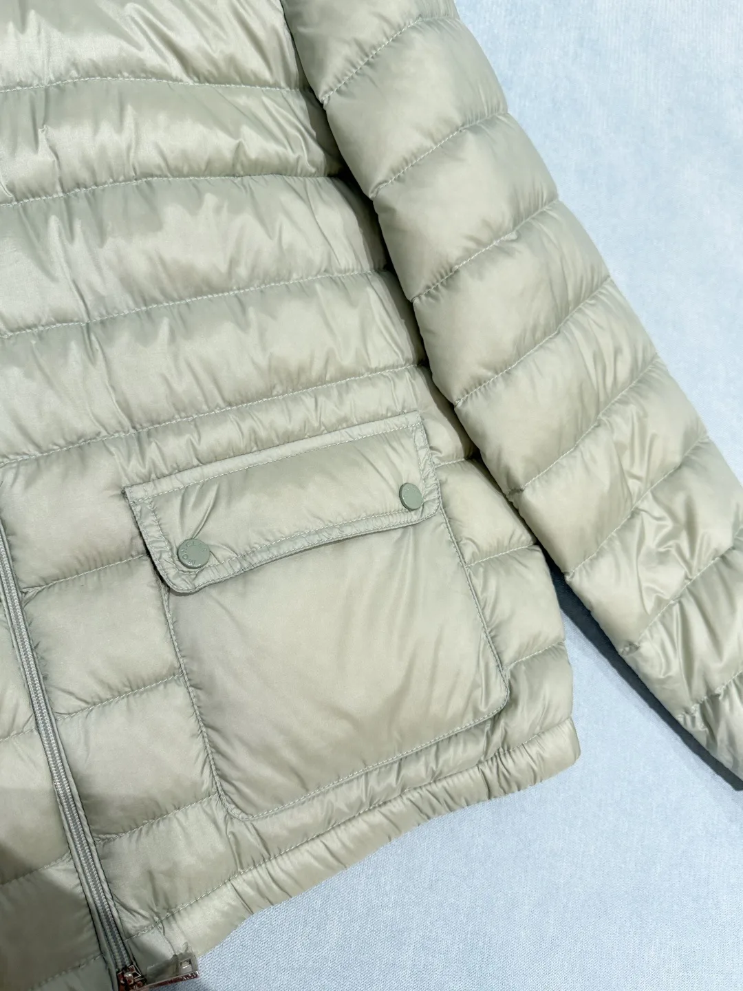 Women's Jackets And Down Jackets MONCLER 18049846