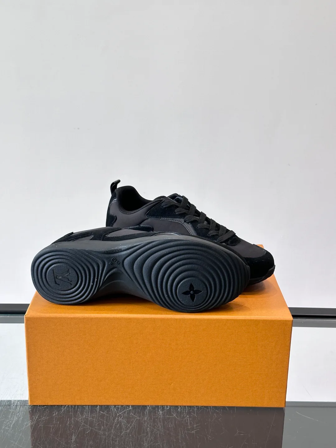 Men's Sneakers LOUIS VUITTON 17869451