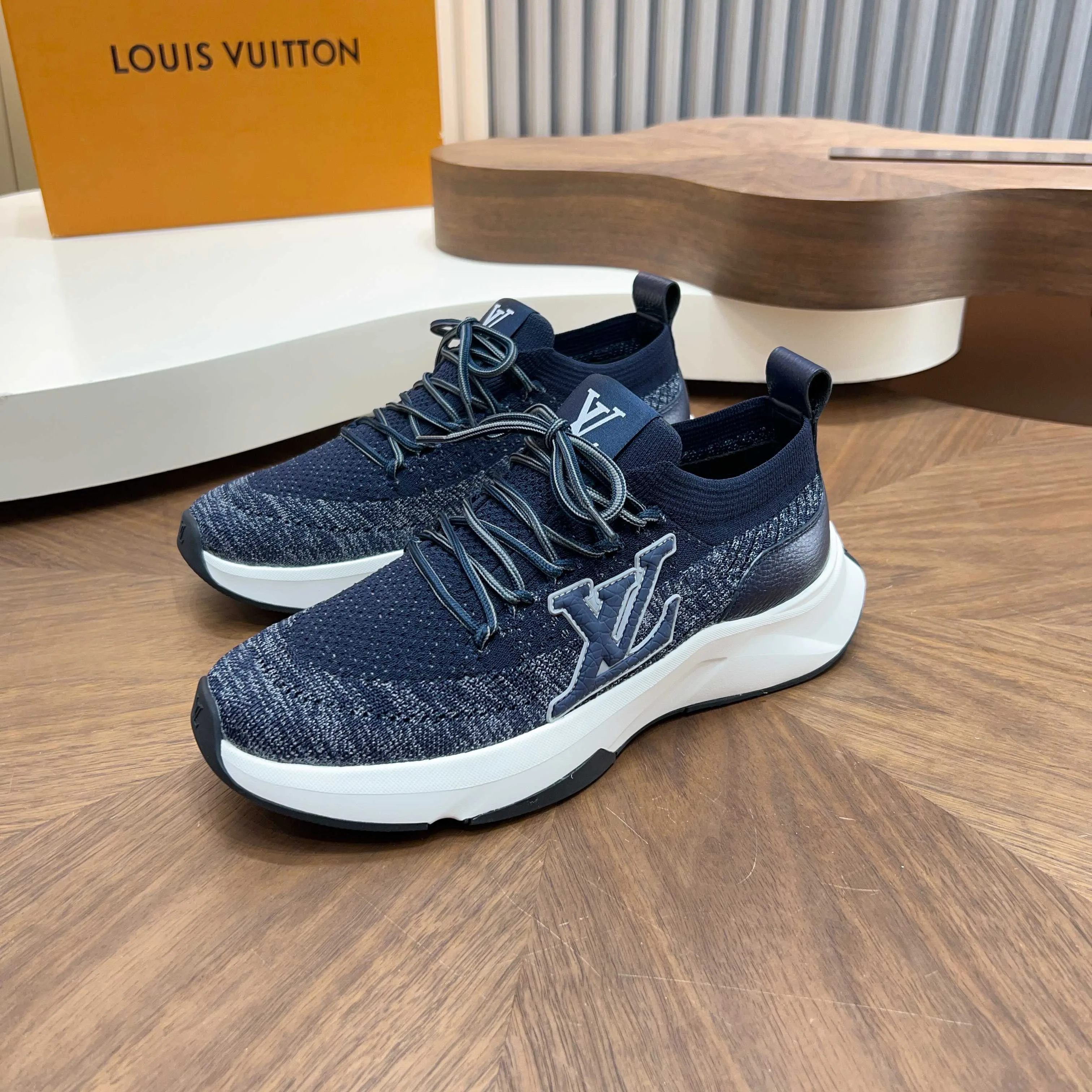 Men's Sneakers LOUIS VUITTON 17916667