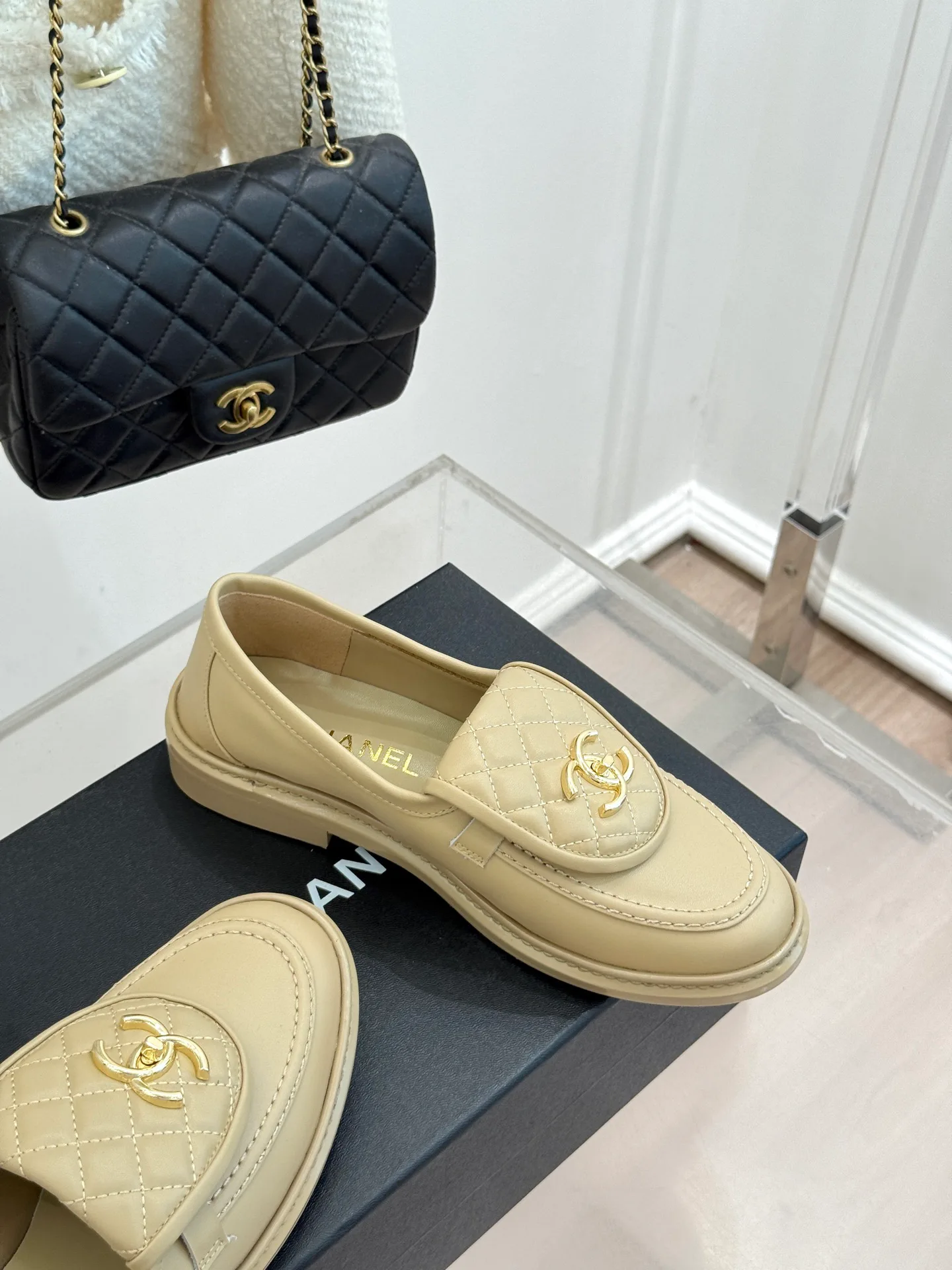 Women's Loafers And Moccasins CHANEL 17336069