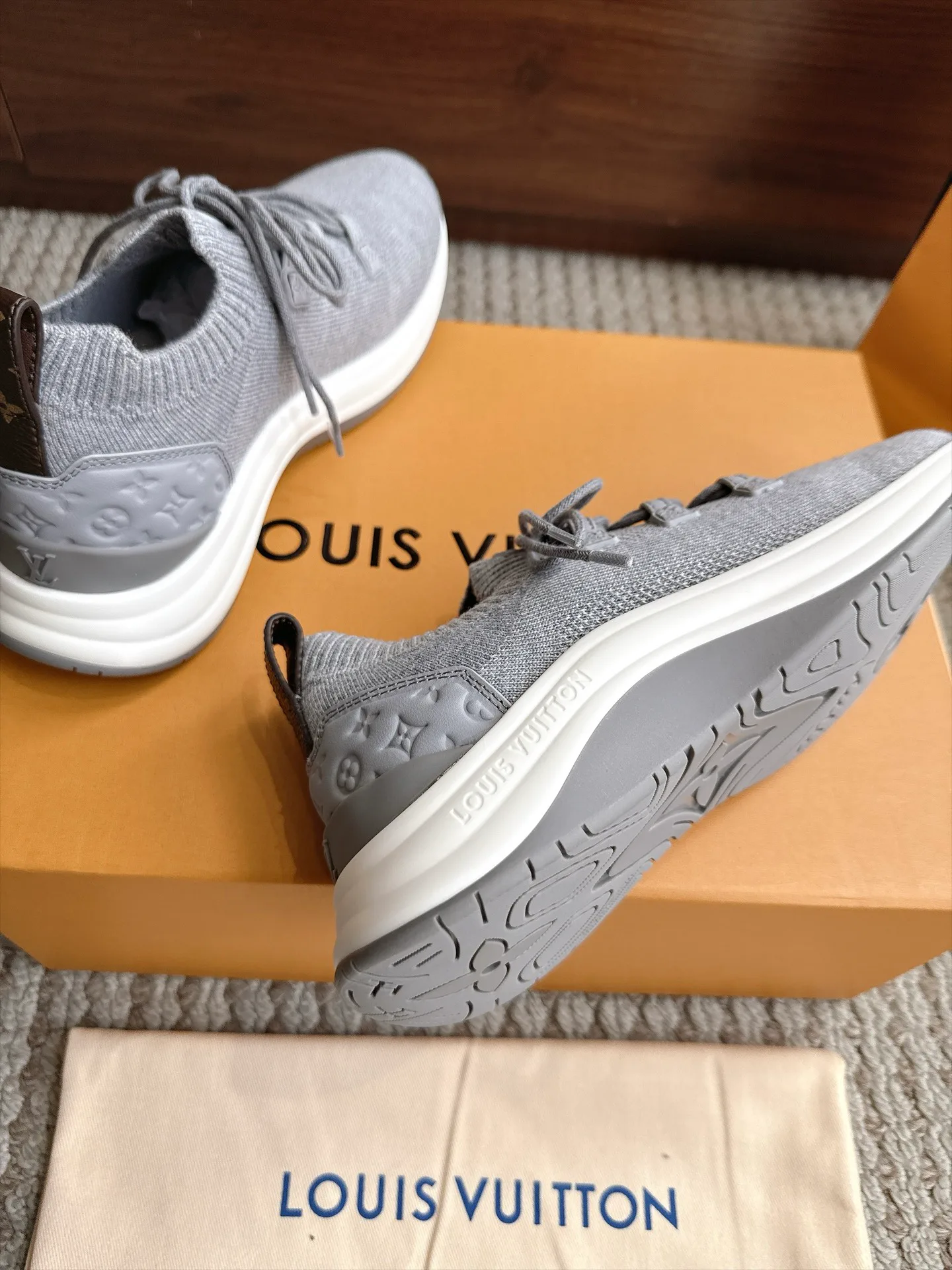 Men's Sneakers LOUIS VUITTON 18333247