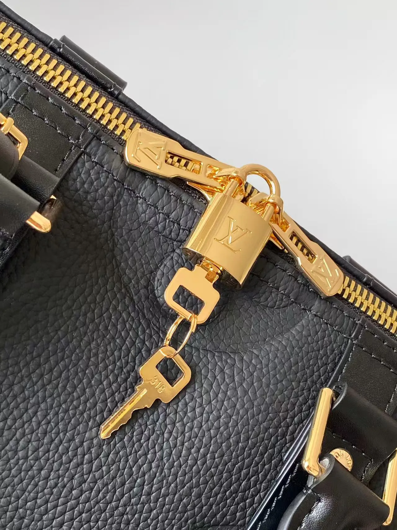 Women's Travel Bags LOUIS VUITTON 17483345