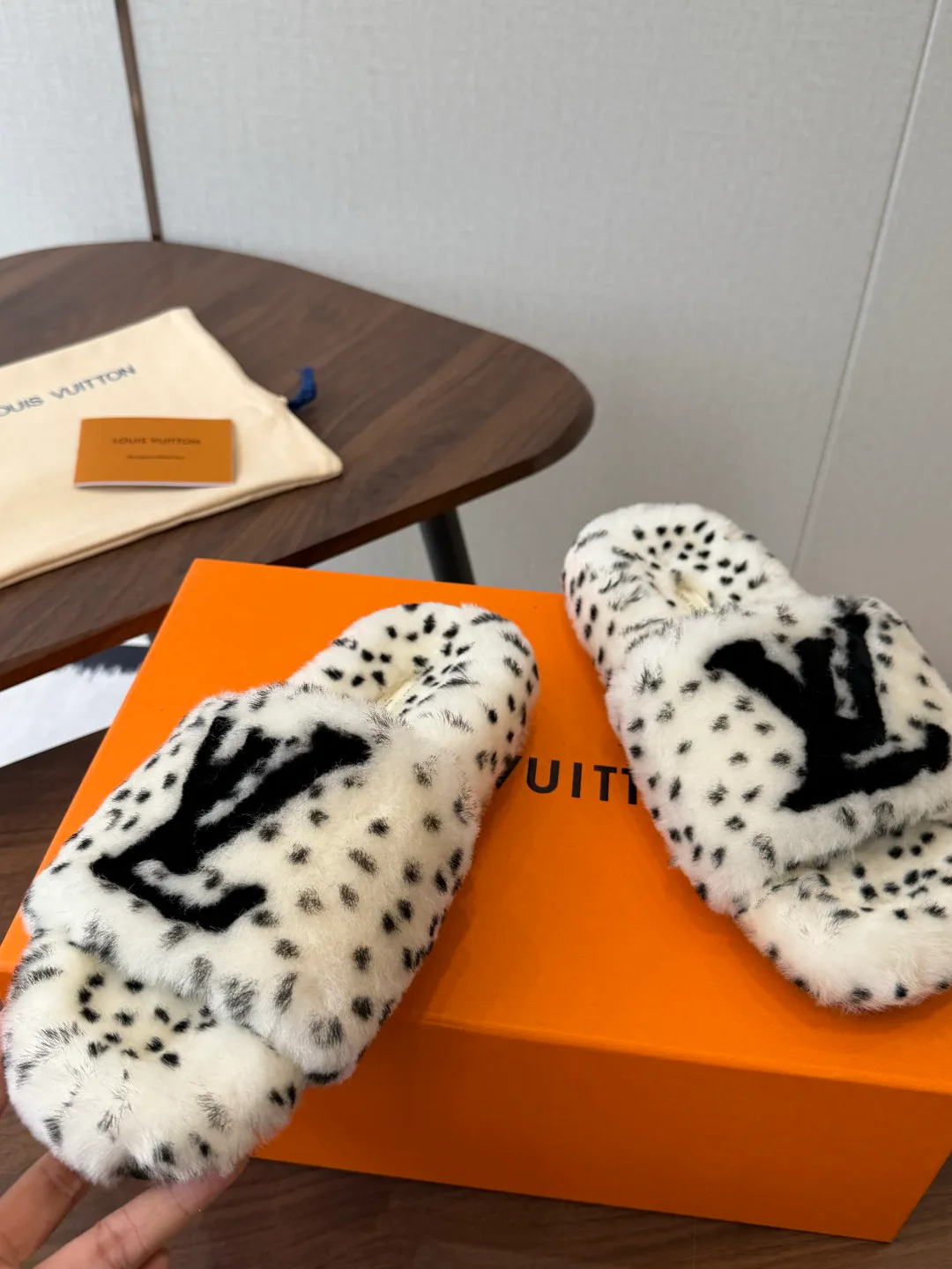 Women's Slippers LOUIS VUITTON 18182965