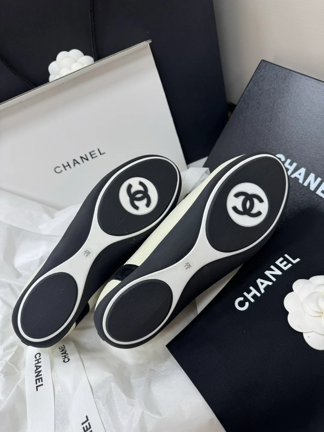 Women's Sneakers CHANEL 17358825