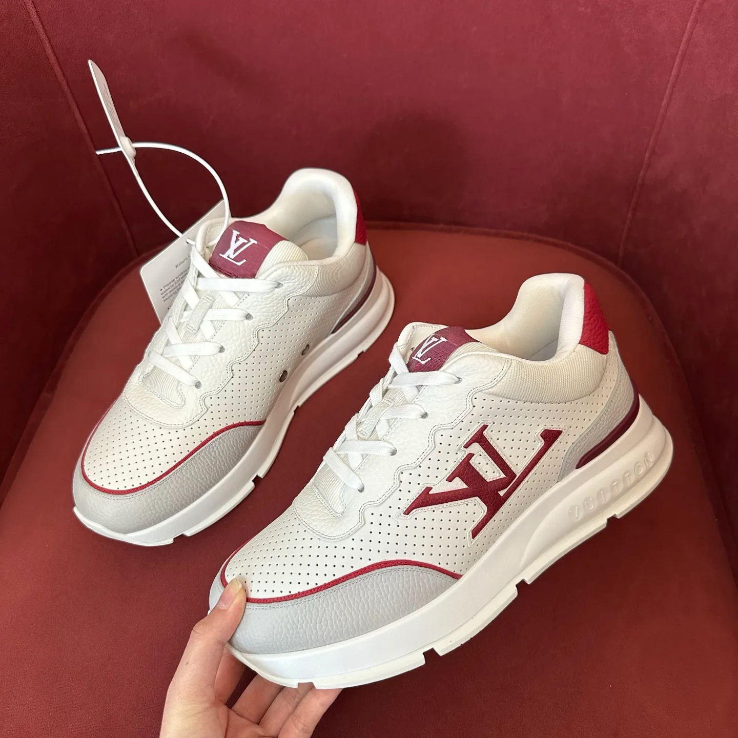 Women's Sneakers LOUIS VUITTON 17460368