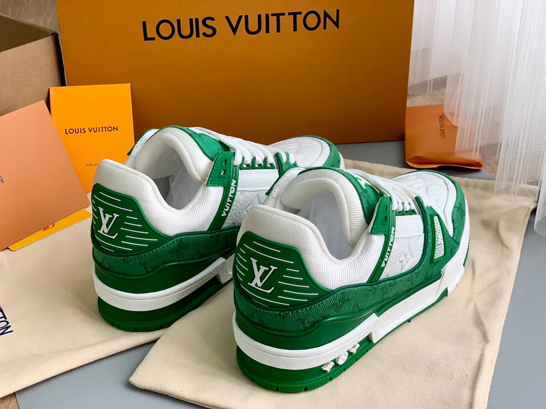Women's Sneakers LOUIS VUITTON 18014127