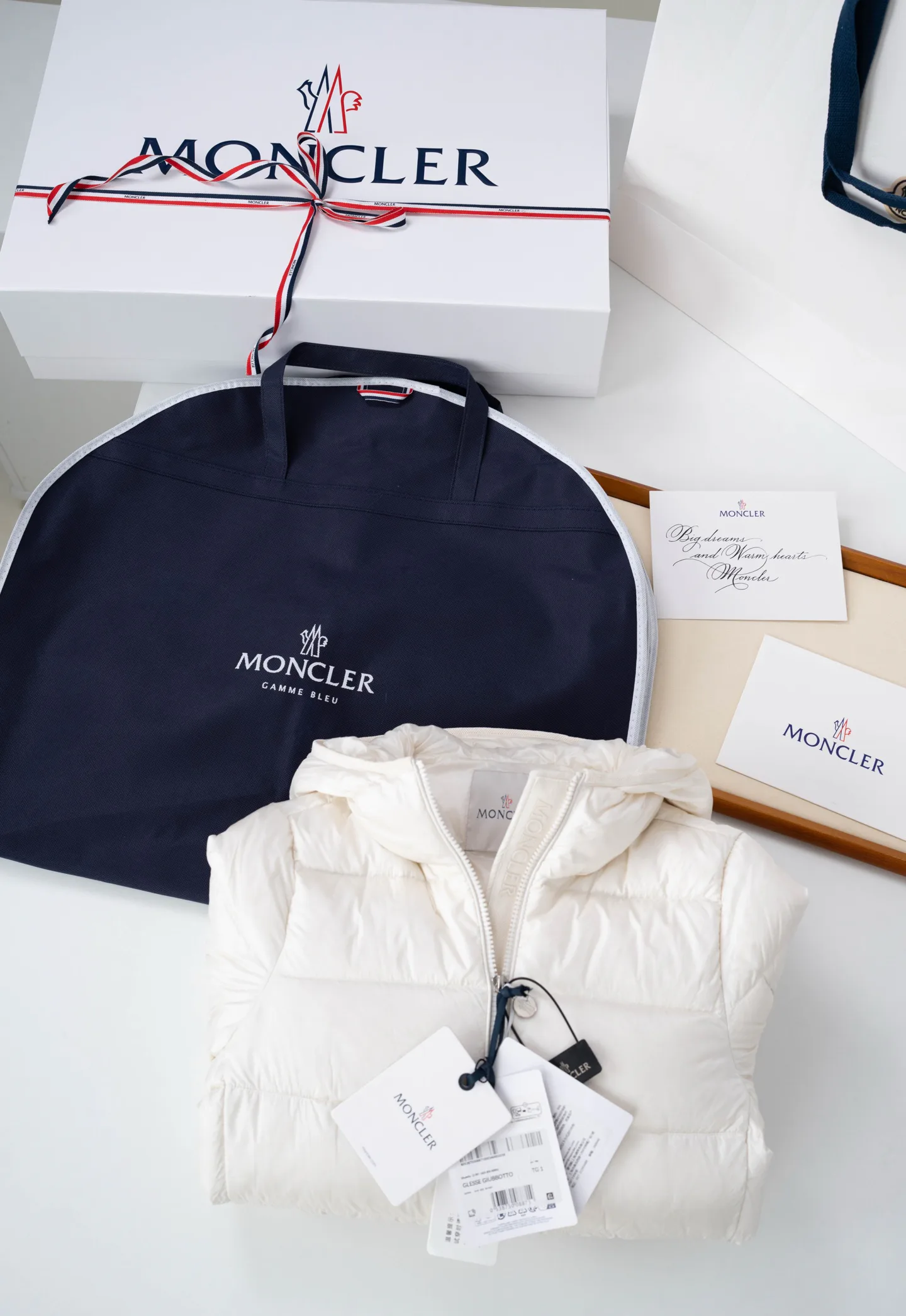 Women's Jackets And Down Jackets MONCLER 18141266