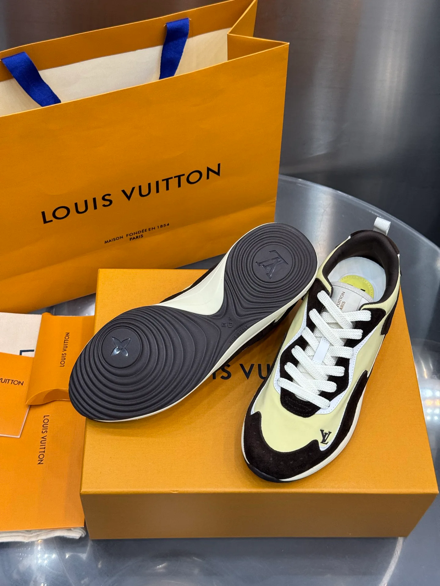 Men's Sneakers LOUIS VUITTON 18202636