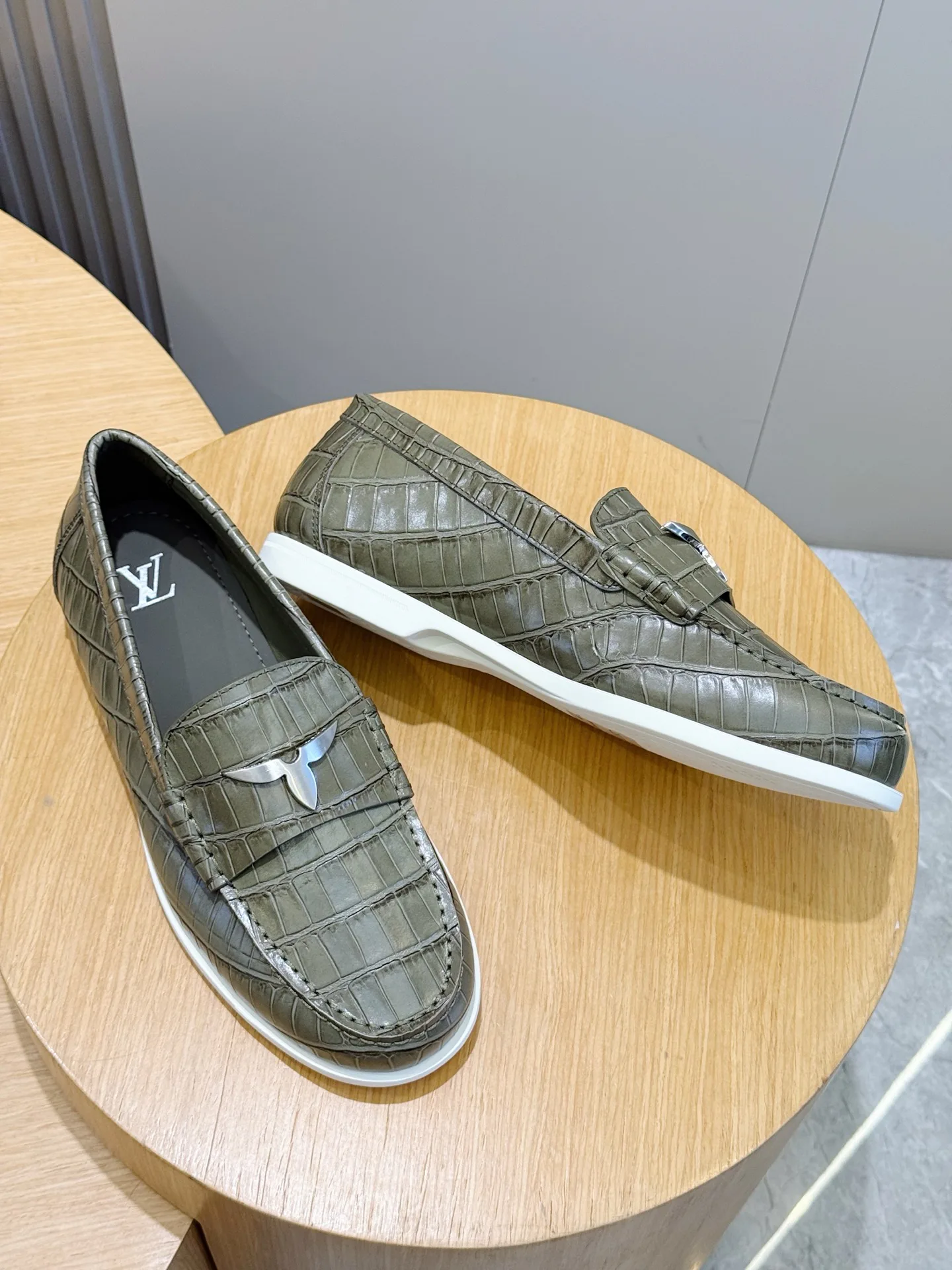 Women's Loafers And Moccasins LOUIS VUITTON 17914085