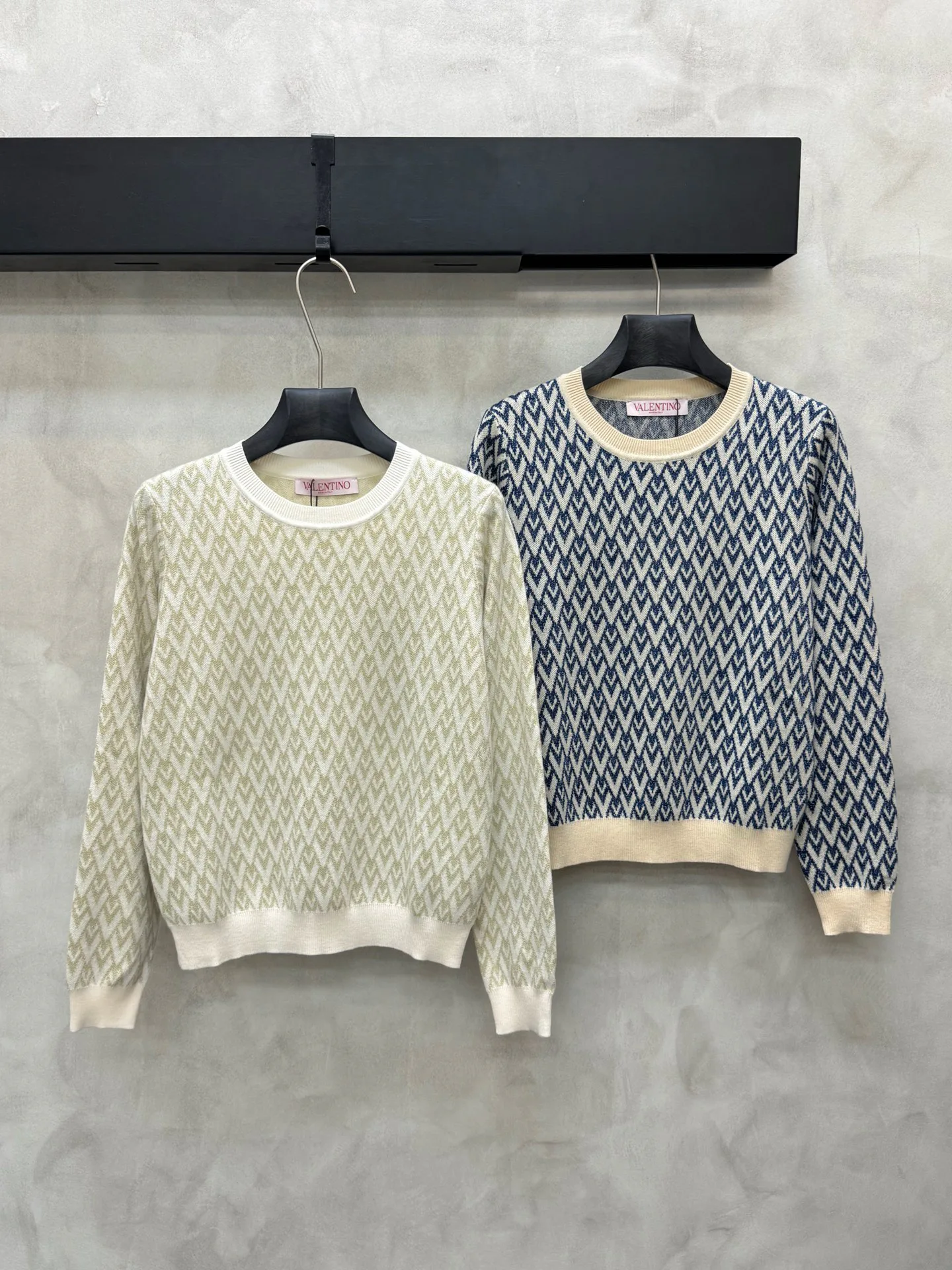 Women's Jumpers And Sweaters VALENTINO 18263227