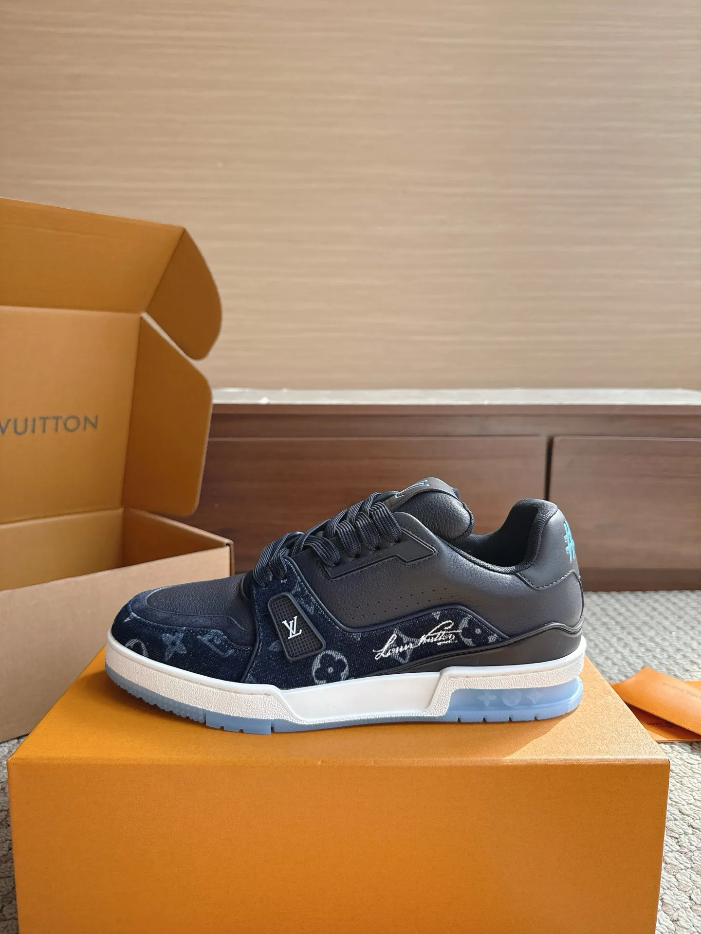 Men's Sneakers LOUIS VUITTON 17477019