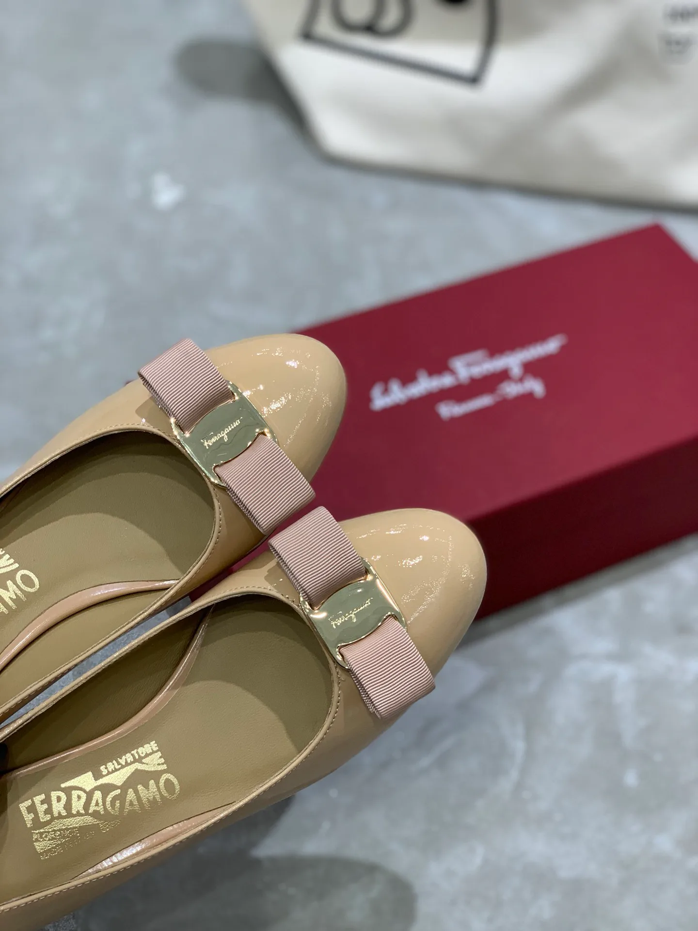 Women's Ballet Flats SALVATORE FERRAGAMO 18340674