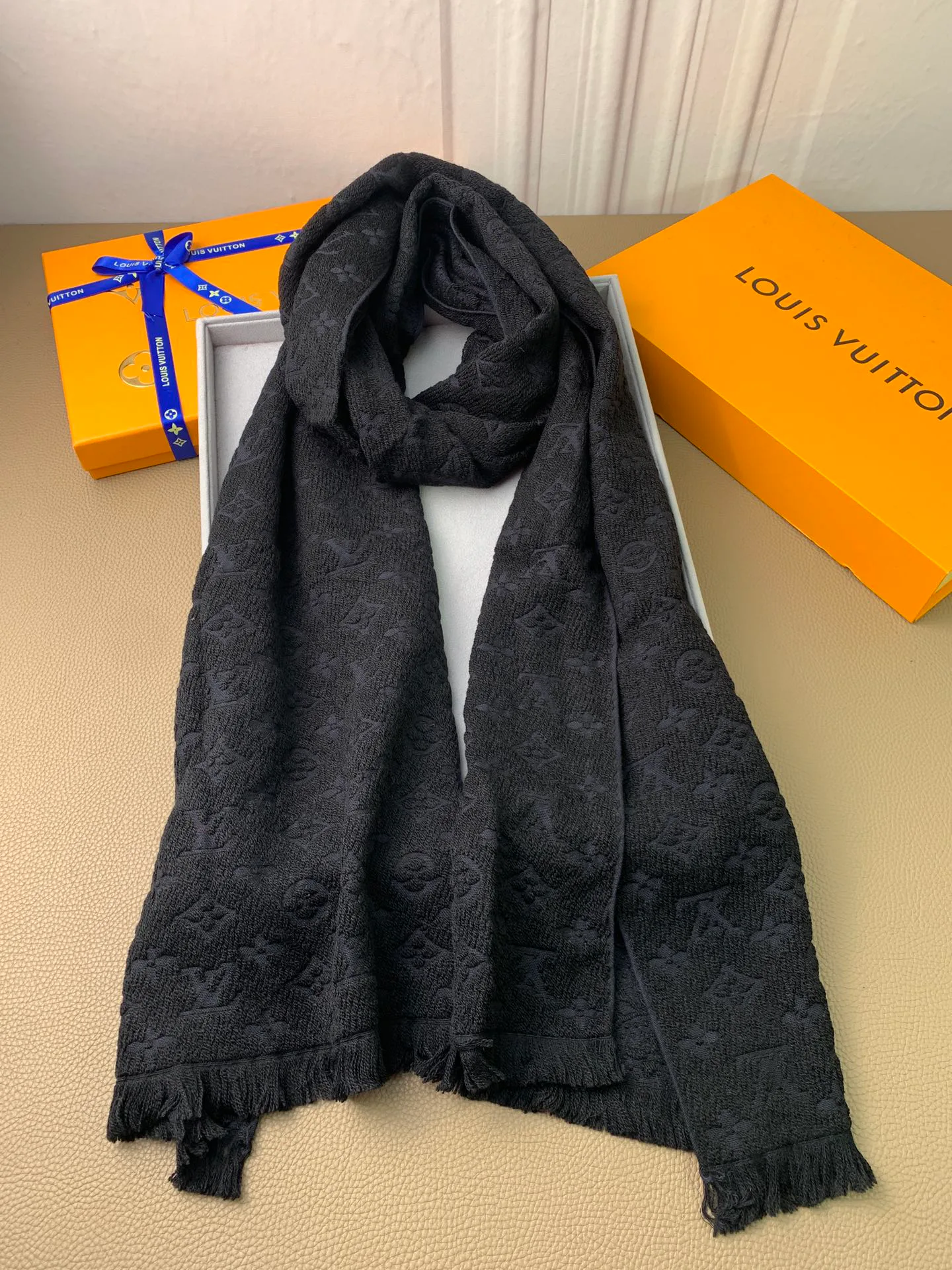Scarves LOUIS VUITTON 18525765
