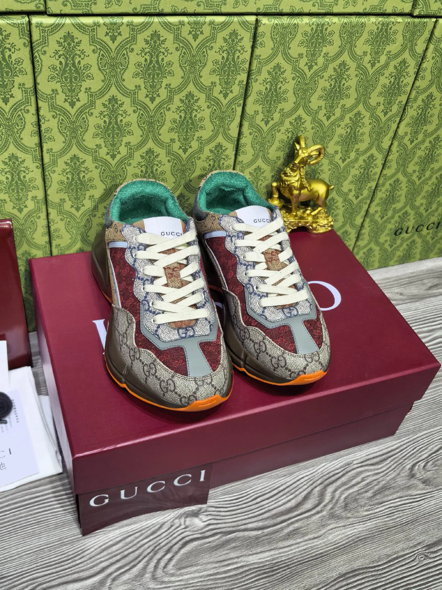 Women's Sneakers GUCCI 18039948