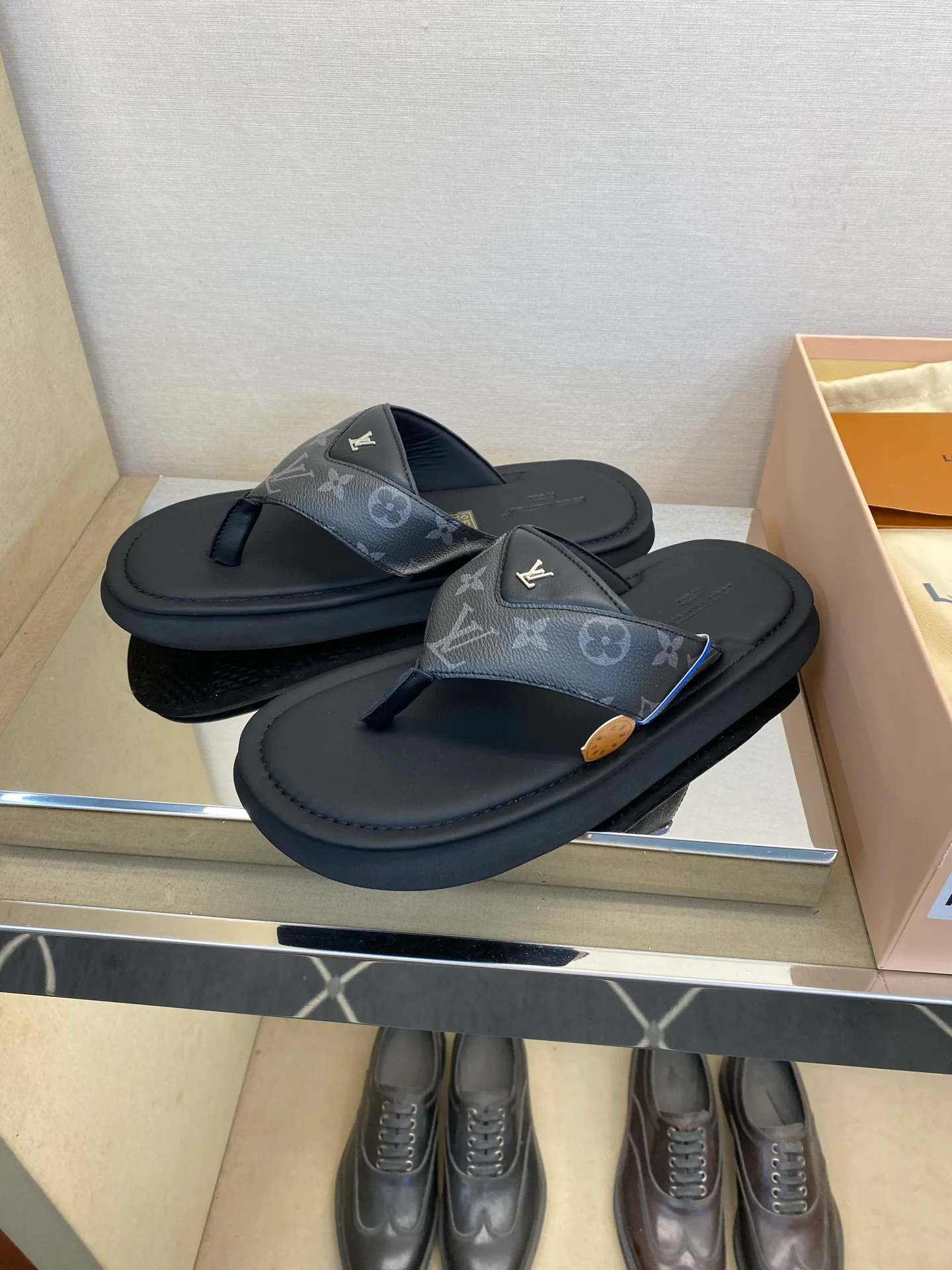 Men's Flip-Flops LOUIS VUITTON 17706373