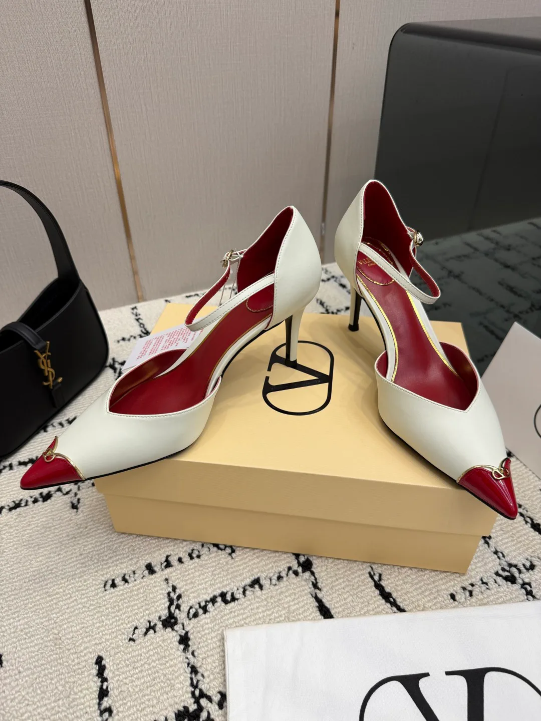 Women's Heels VALENTINO 17937573