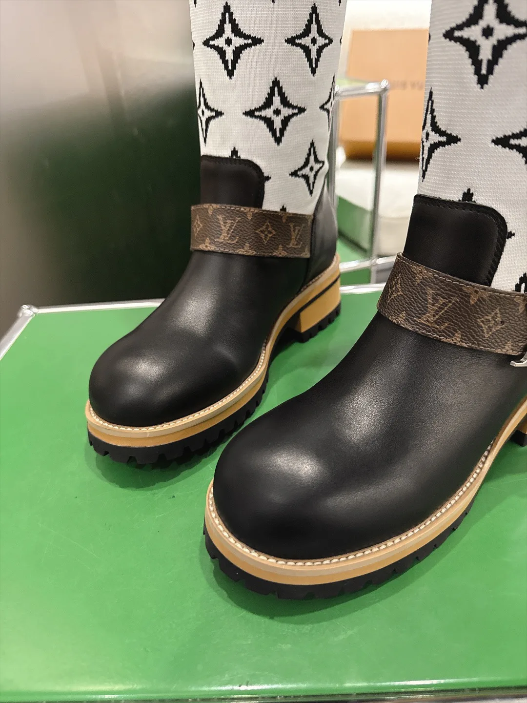 Women's Boots LOUIS VUITTON 18011665