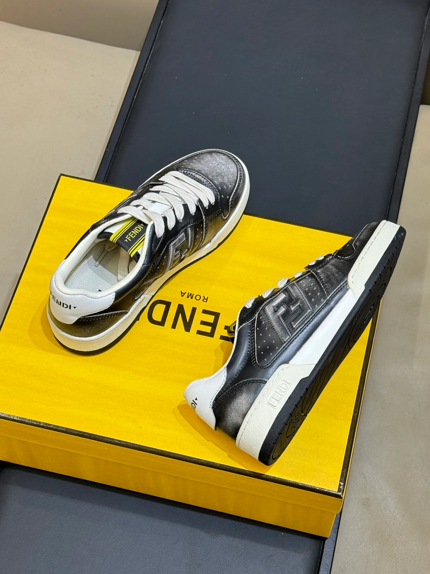 Women's Sneakers FENDI 18073181