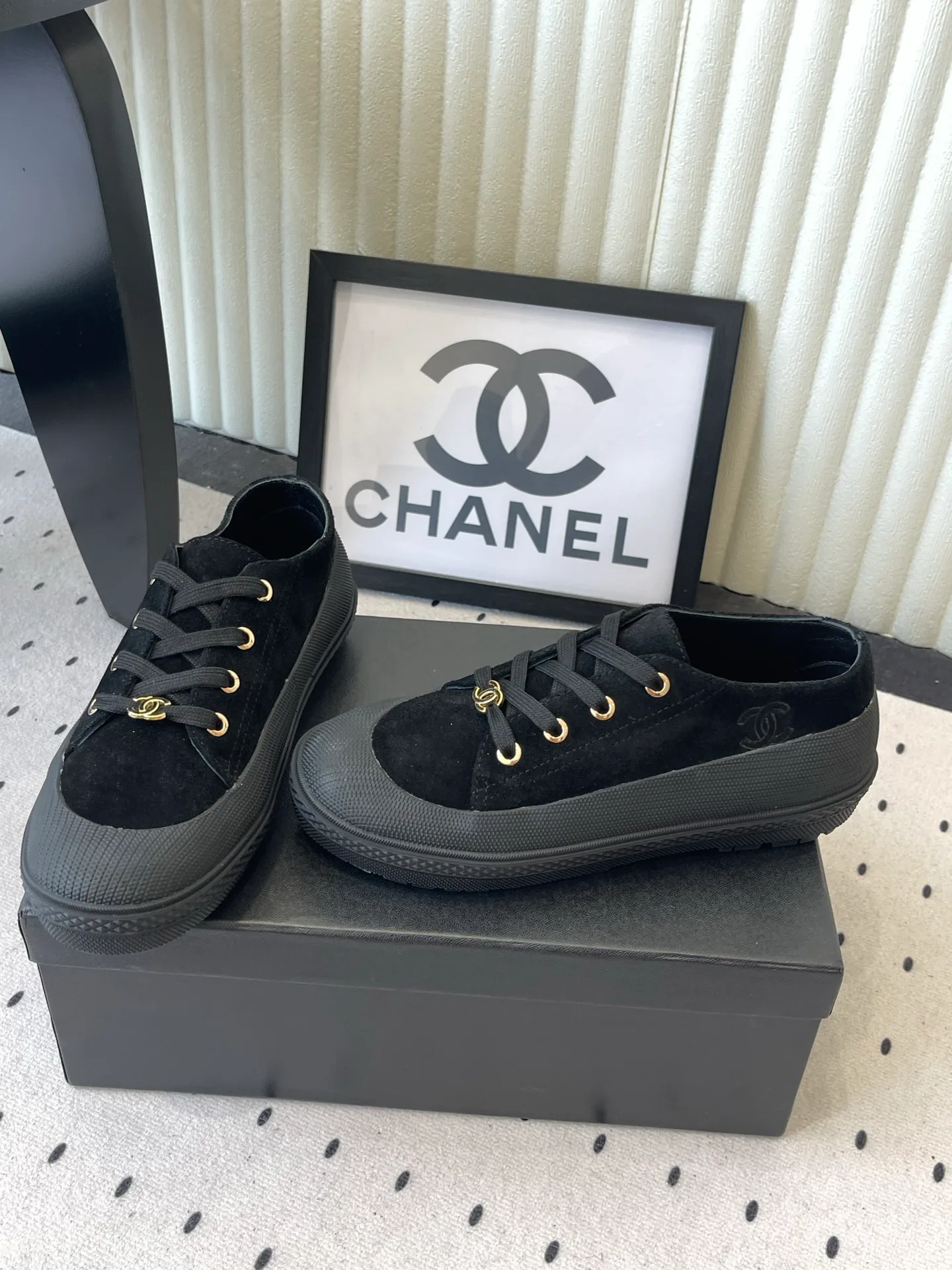 Women's Sneakers CHANEL 18069861