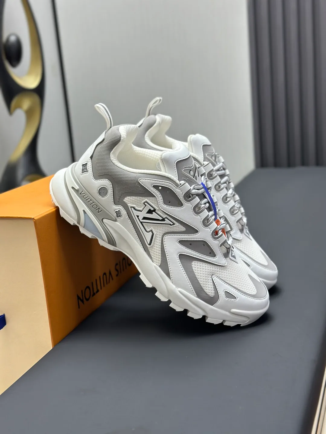 Women's Sneakers LOUIS VUITTON 18211985