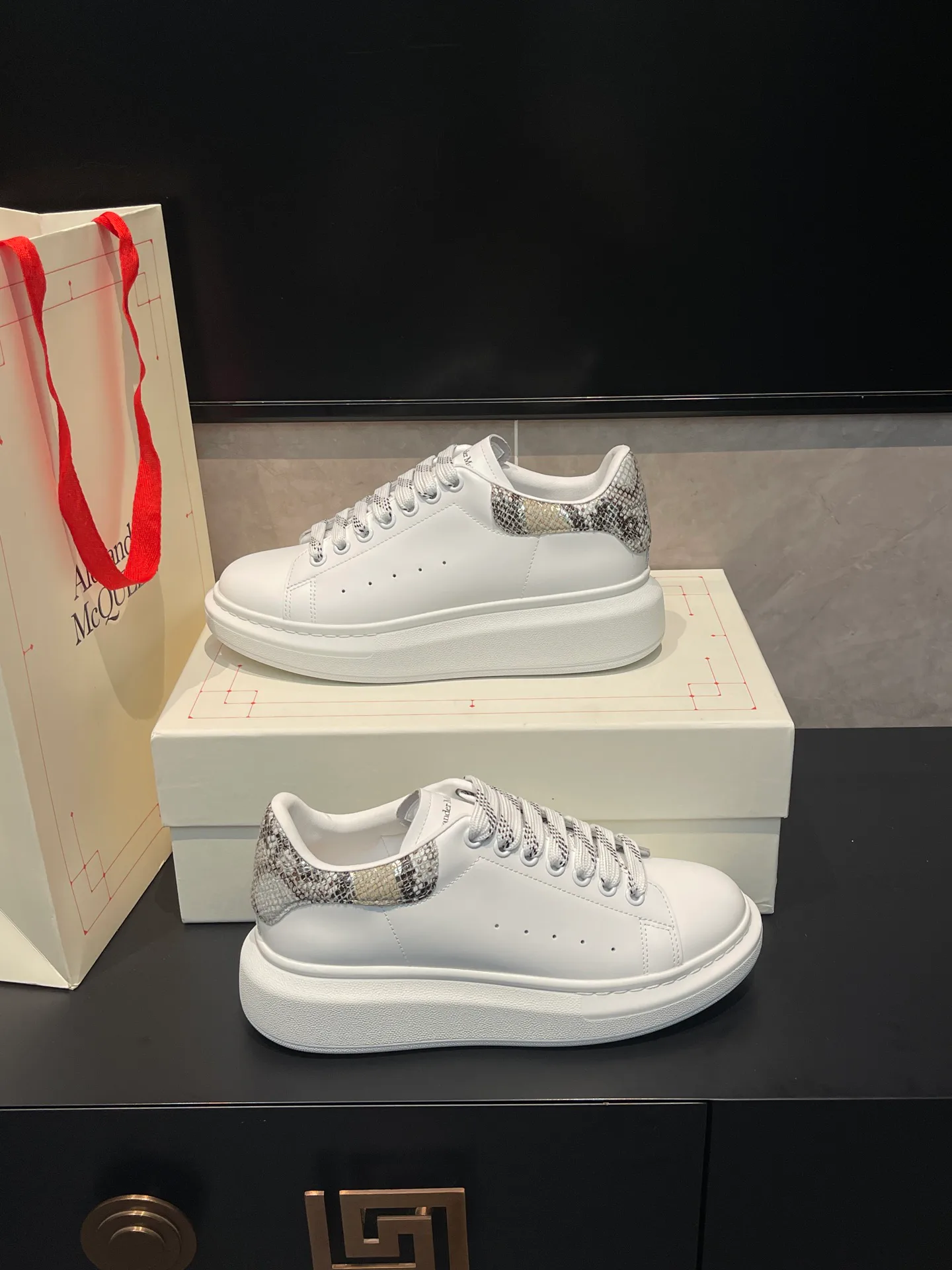 Women's Sneakers ALEXANDER MCQUEEN 17827935