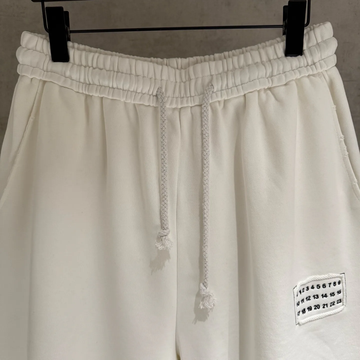 Men's Shorts MAISON MARGIELA 17610087