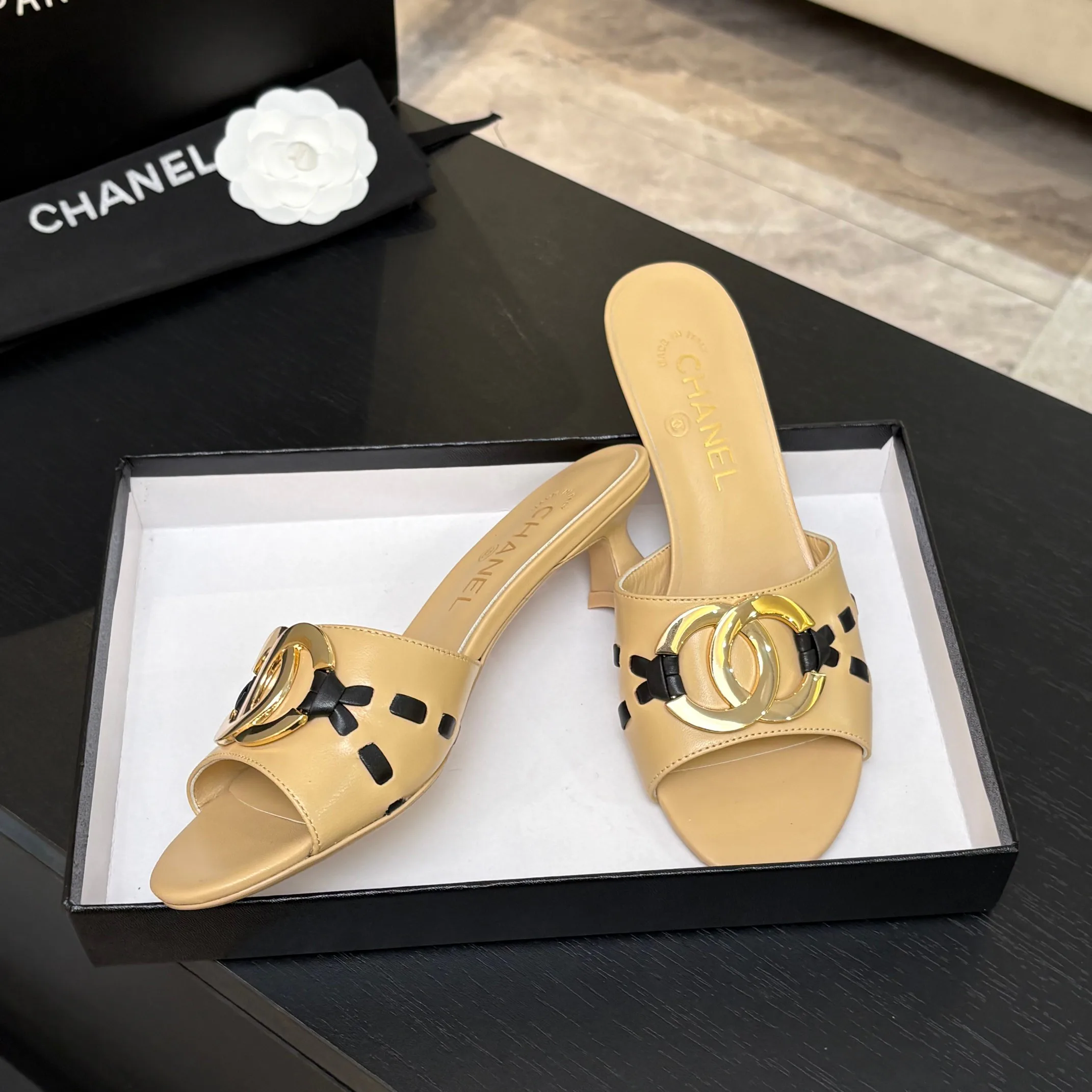 Women's Flip-Flops CHANEL 16953068