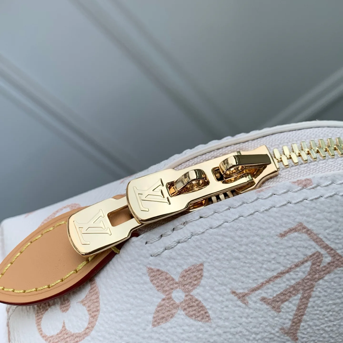 Women's Shoulder Bags LOUIS VUITTON 18147521